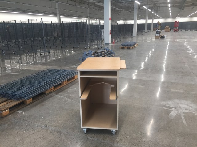 dethalon cart at store